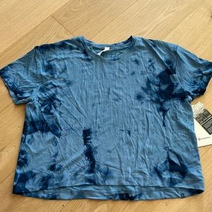 Lululemon short sleeve train to be top